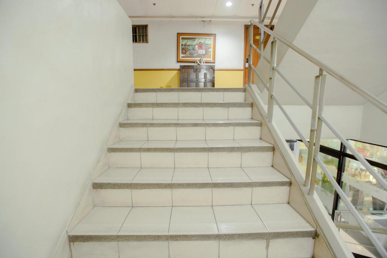 Newgrange Condotel Quezon City Exteriör bild